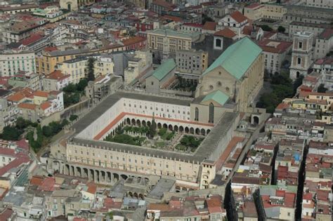 Foto aerea del Complesso Monumentale di Santa Chiara a Napoli