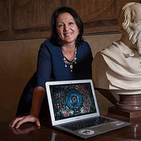 Ritratto di Patrizia Azzi, ricercatrice in fisica delle particelle