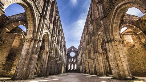 Abbazia di San Galgano, struttura gotica senza tetto