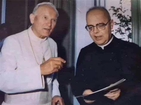 Icona di Padre Gabriele Amorth con un testo esplicativo sulla sua opera.