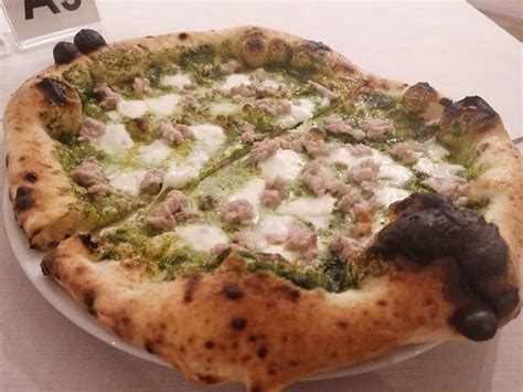 Foto esterna o interna della Pizzeria Arcangelo Stanco, che mostri l'ambiente accogliente