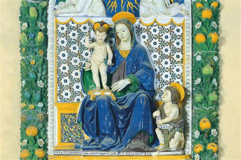 Dettaglio di un affresco raffigurante la Madonna col Bambino all'interno di un tabernacolo