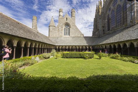 Interno del chiostro dell'Abbazia di Mont Saint-Michel