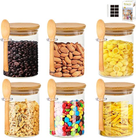 Assortimento di semi oleosi in barattoli di vetro con etichette