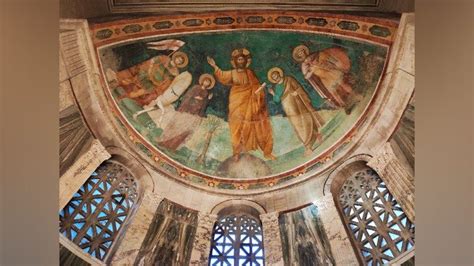 Affresco del catino absidale attribuito a Vitale da Bologna.