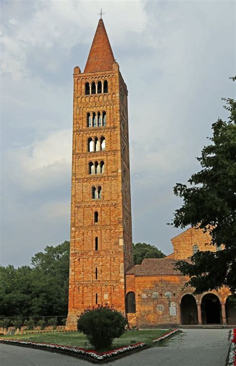 Il campanile romanico dell'Abbazia di Pomposa.
