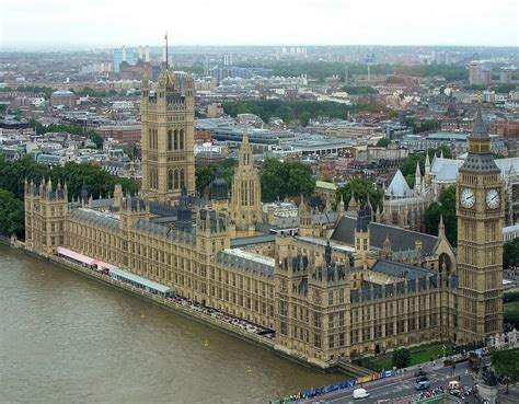 Foto aerea del complesso di Westminster, con l'Abbazia, il Palazzo del Parlamento e l'Elizabeth Tower