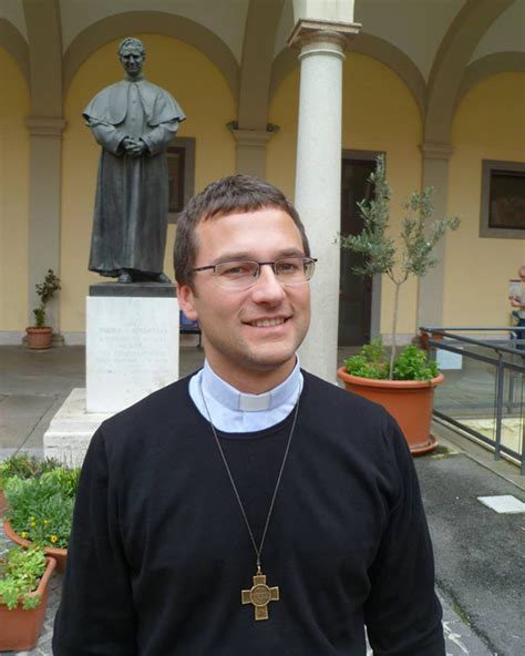 Foto di Don Sandro Vigani o simbolo della pastorale giovanile diocesana
