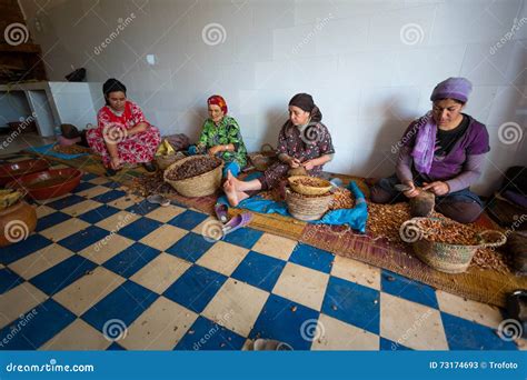 Foto di donne indigene che lavorano in una cooperativa a Salinas