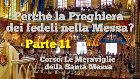 Crocifisso in una chiesa storica con fedeli in preghiera