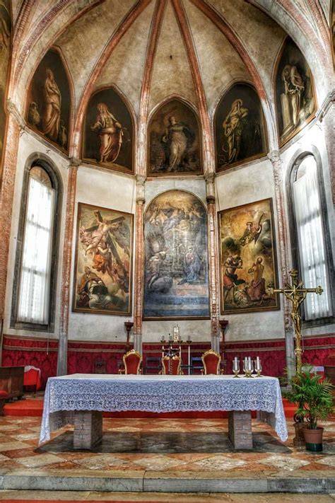 Interno della Chiesa della Madonna dell'Orto con opere d'arte di Tintoretto e Cima da Conegliano