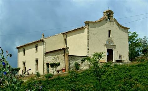 Facciata della chiesa della Madonna delle Rose a Torricella Peligna