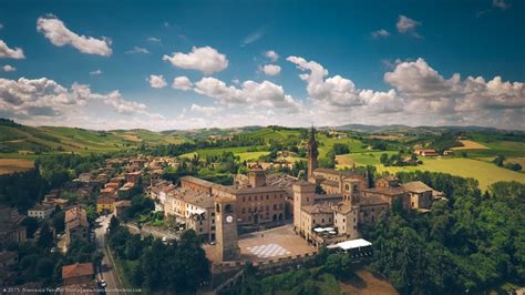 Foto panoramica delle colline modenesi o di un borgo caratteristico dell'Appennino