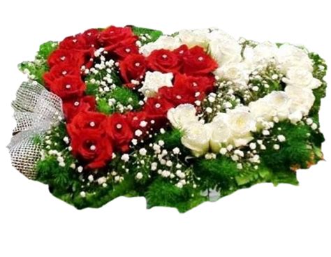 Composizione floreale con rose rosse e bianche, simbolo di Santa Rita
