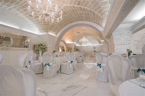 Immagine di una sala ricevimenti decorata per un battesimo