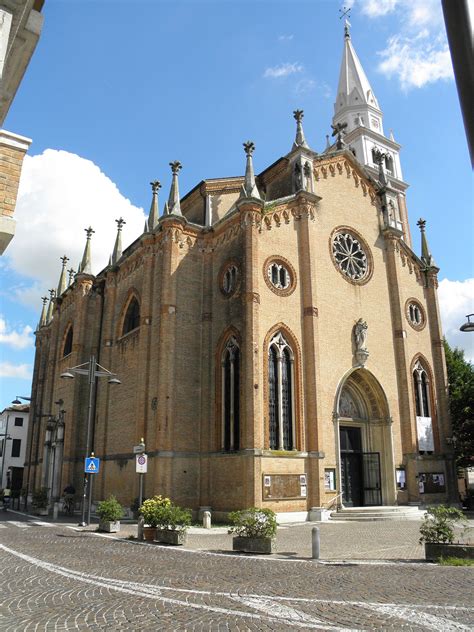 foto esterna della Chiesa dei Santi Gervasio e Protasio a Carpenedo Mestre