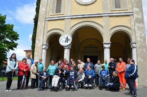 Gruppo di volontari durante la cena della Mensa del Fratello