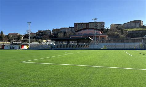 Foto del campo sportivo o del salone ristrutturato dalla comunità