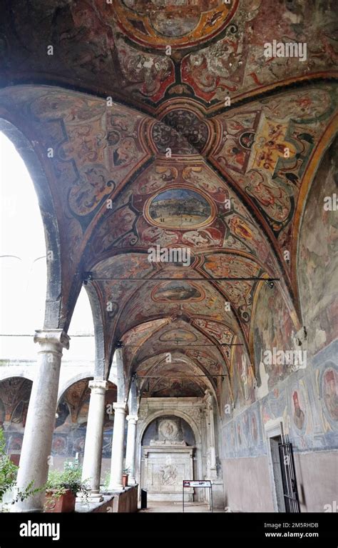 affreschi nel chiostro minore del convento di Santa Maria la Nova