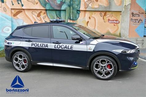 Foto della benedizione delle auto davanti al Colosseo con la Banda della Polizia Locale