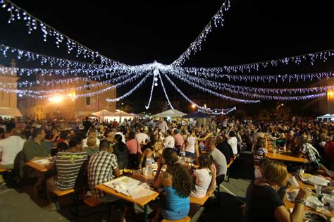 Foto di una festa comunitaria o di un evento parrocchiale