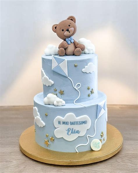 Torta a piani decorata per battesimo maschietto con tema orsetto