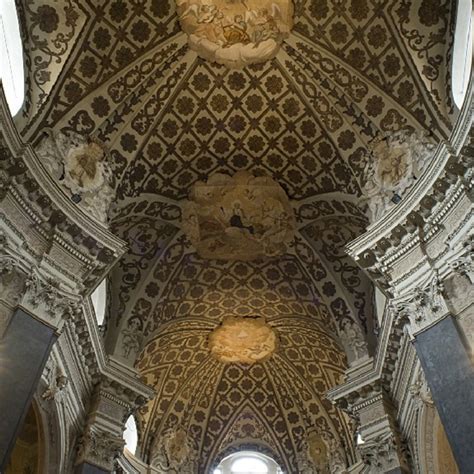 Interno della Chiesa dell’Immacolata Concezione con dettagli barocchi e l'altare maggiore
