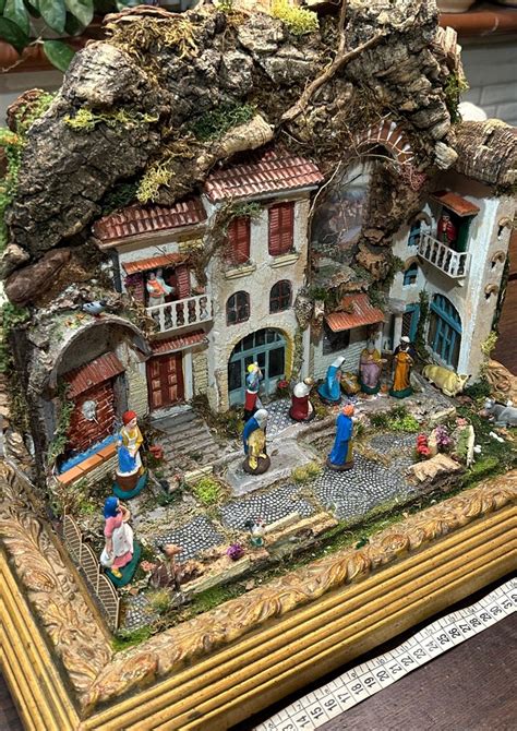 Presepe napoletano in miniatura dettagliato