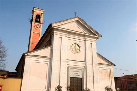 Una foto d'archivio dell'oratorio di Linarolo prima della sua ristrutturazione.