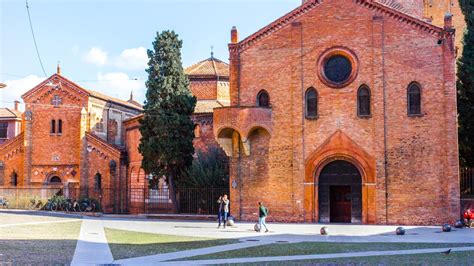 Mappa o collage di immagini delle principali chiese di Bologna coinvolte nel Congresso Eucaristico del 1935