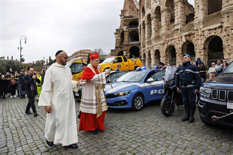 Foto di crespelle fritte tipiche della festa di Santa Francesca Romana