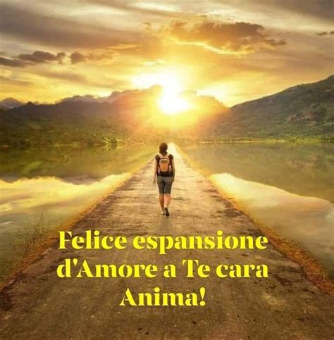 Illustrazione simbolica di un cammino di luce che rappresenta la guida materna verso la spiritualità.