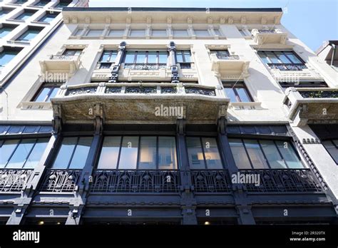 Foto d'archivio o veduta storica dello storico edificio che ospitava la Biblioteca Chigiana tra piazza Colonna e via del Corso