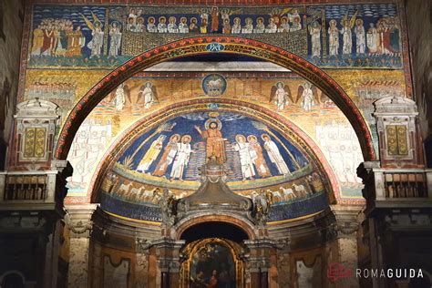 Foto dettagliata del reliquiario di Santa Prassede con evidenza delle lavorazioni in argento dorato