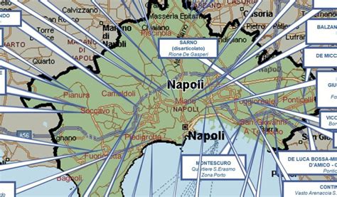 Mappa delle zone di Scampia e Secondigliano a Napoli, o foto di repertorio sulle faide