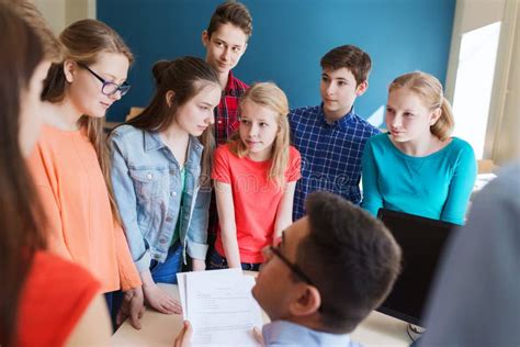 Foto di gruppo di studenti e docenti della Scuola Diocesana di Teologia
