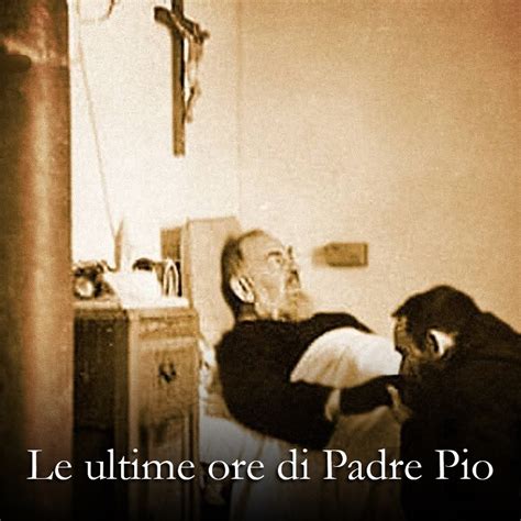 Padre Pio sorridente e sereno in un momento di quiete