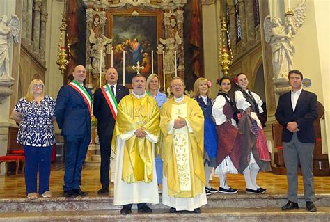 Don Enzo Casetta durante la celebrazione