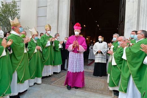 Foto di Monsignor Guido Marini che tiene l'omelia nella Cattedrale di Tortona