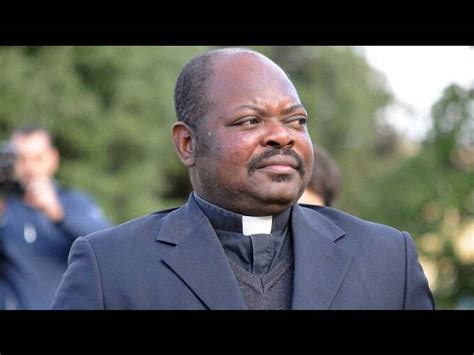 Foto di Padre Graziano (Gratien Alabi) o immagine simbolica di un sacerdote