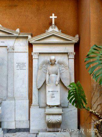 Foto del Cimitero Teutonico Vaticano o scultura dell'angelo