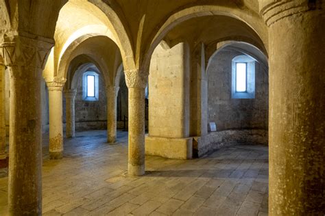 Interno della Cripta della Cattedrale di Giovinazzo con le sue colonne