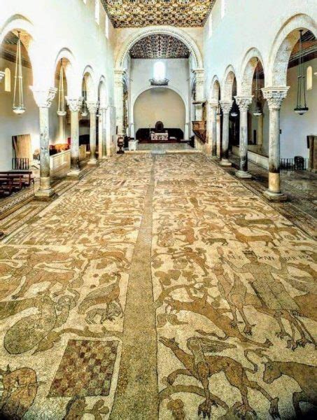 Dettaglio del mosaico pavimentale nella Cattedrale di Giovinazzo