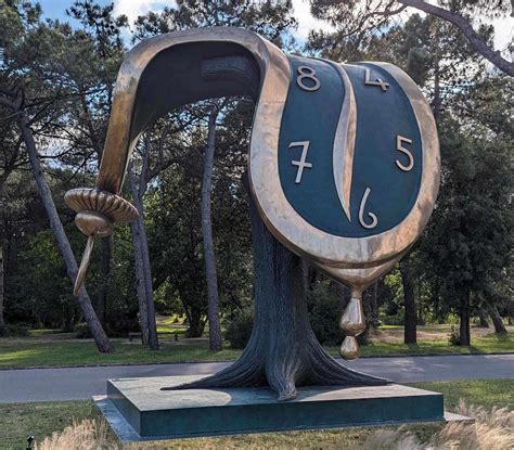 Dettaglio di un orologio molle o un'immagine iconica di Dalí