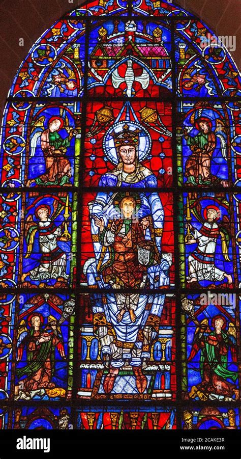 Dettaglio della vetrata della Natività all'interno della Cattedrale di Chartres