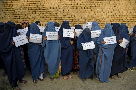 Fotografia di donne afghane sotto il regime talebano