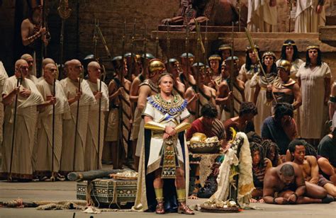 Scena della confrontazione tra Amneris e Aida