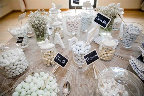 Confettata e candy bar elegantemente allestiti