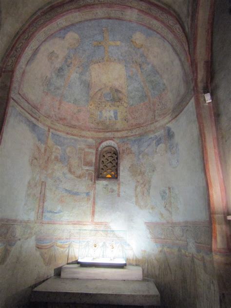 Vista esterna della Cattedrale di San Giusto con il campanile