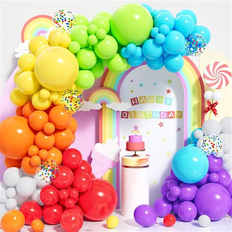 Arco di palloncini colorati per una festa di battesimo